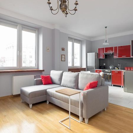وارسو Metro Raclawicka Red Apartment المظهر الخارجي الصورة