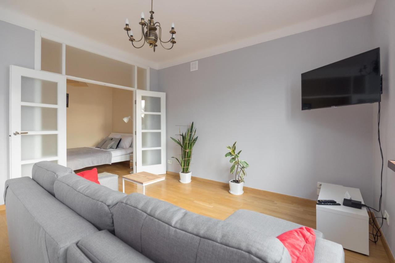 وارسو Metro Raclawicka Red Apartment المظهر الخارجي الصورة