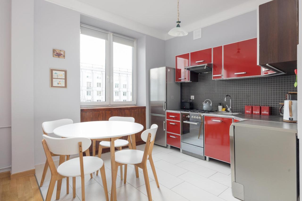 وارسو Metro Raclawicka Red Apartment المظهر الخارجي الصورة