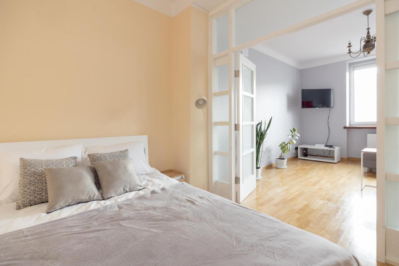 وارسو Metro Raclawicka Red Apartment المظهر الخارجي الصورة