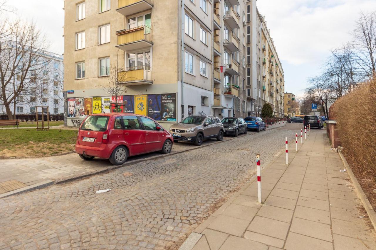 وارسو Metro Raclawicka Red Apartment المظهر الخارجي الصورة