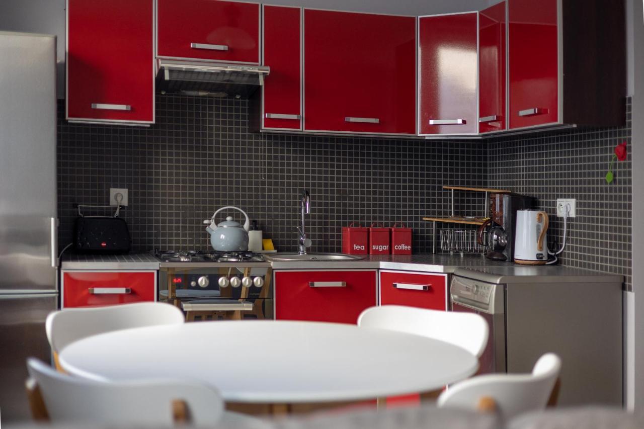 وارسو Metro Raclawicka Red Apartment المظهر الخارجي الصورة